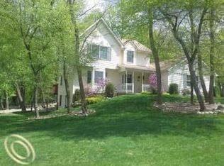 10939 Tree Line Dr, Pinckney, MI 48169