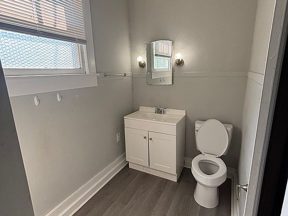 3rd image of 947 Park St