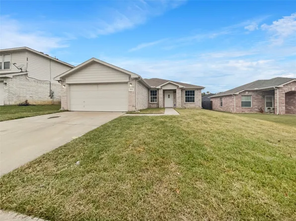 8021 Hidden Oaks Dr, Fort Worth, TX 76120