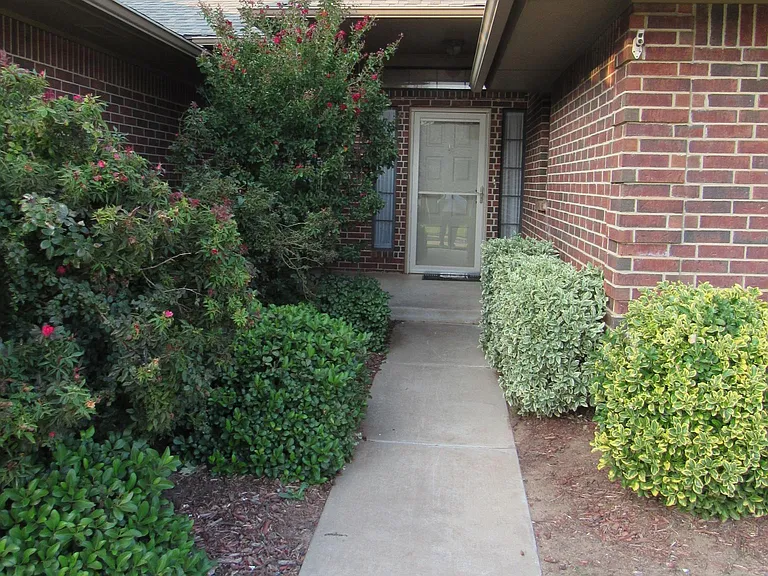 1809 Pinnacle Ln — Photo 3