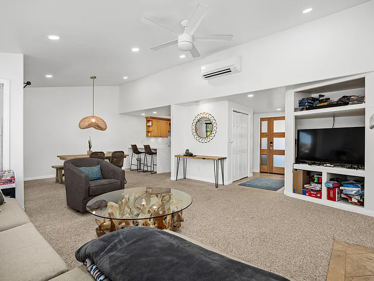 573 S Sierra Ave #6 — Photo 4