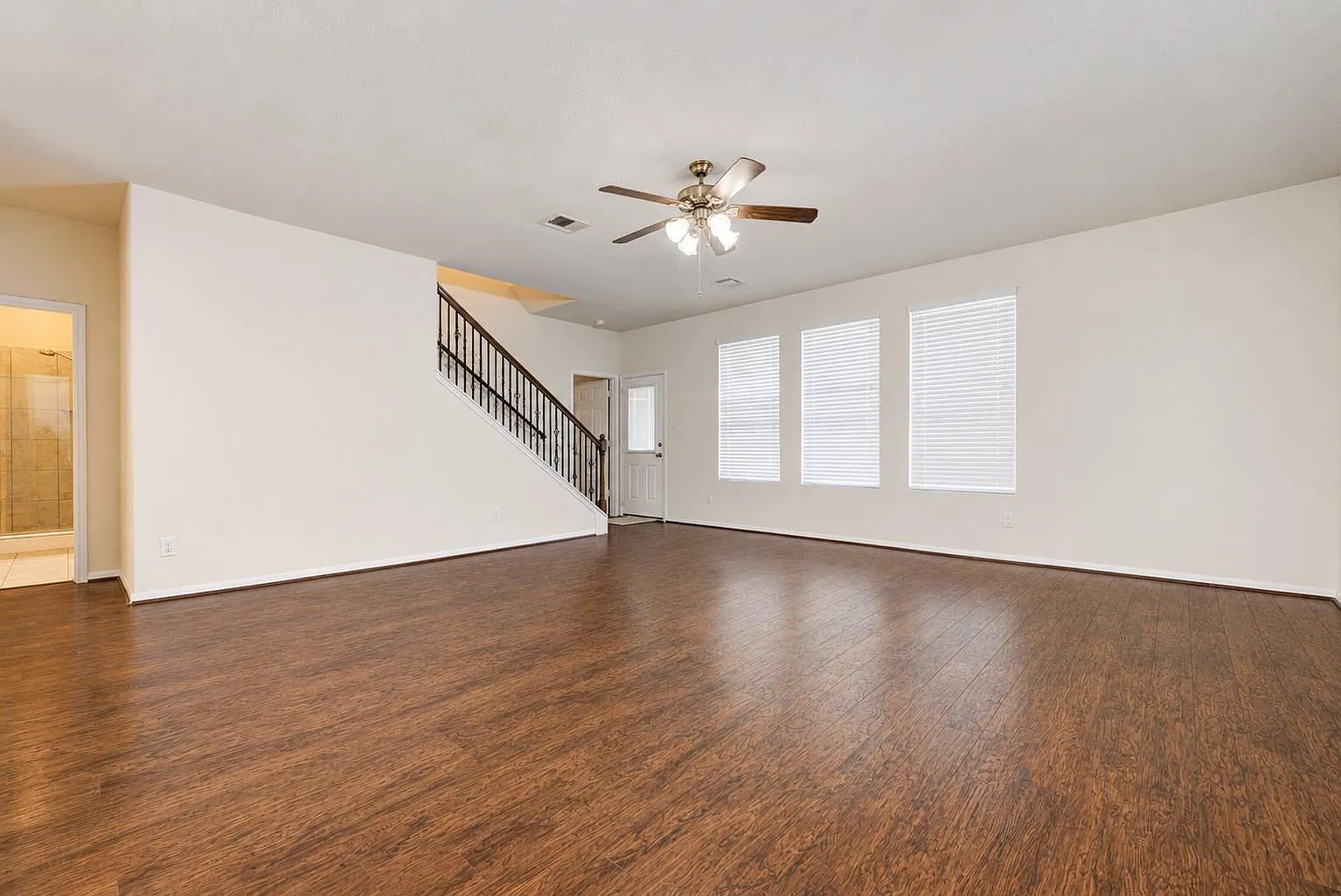 4 bed, 3.0 bath, 2517 sqft, $2,750 — Photo 3