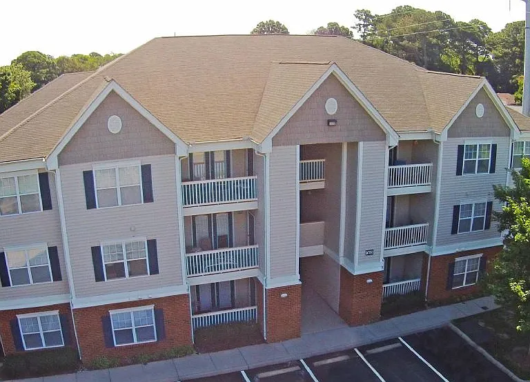 Park Towne Apartments — Photo 3