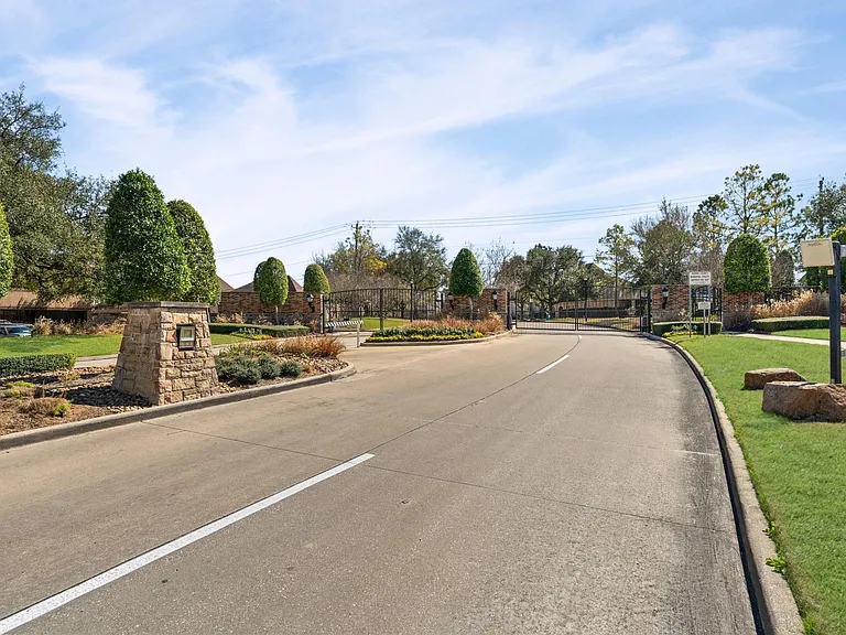 1246 Glenwood Canyon Ln — Photo 33