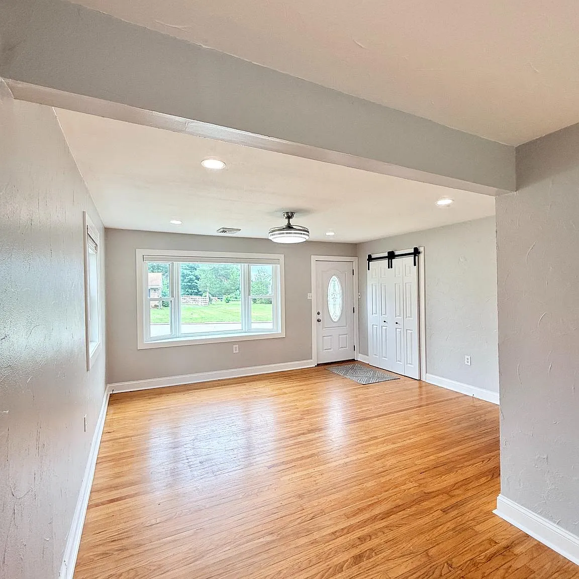4 bed, 1.5 bath, 1586 sqft, $3,250 — Photo 2