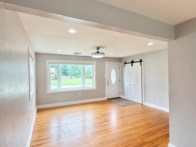 30 Ursinus Ave — Photo 2