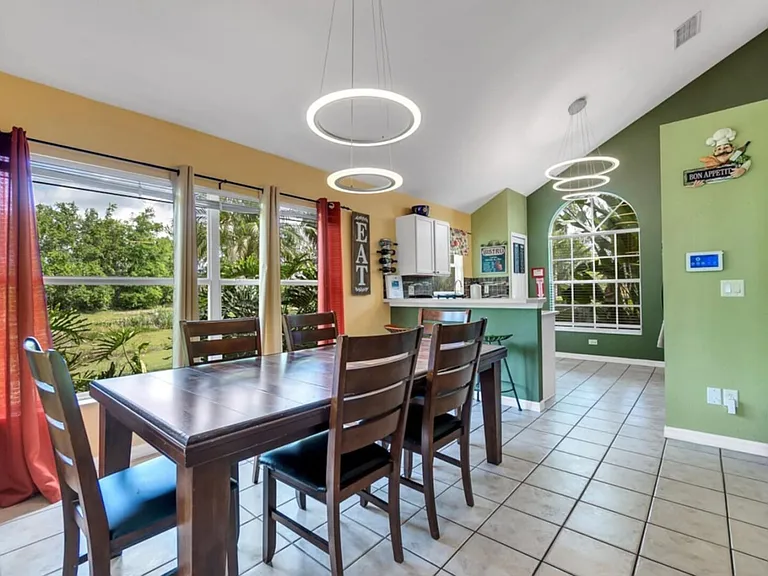Balmoral Ct — Photo 25