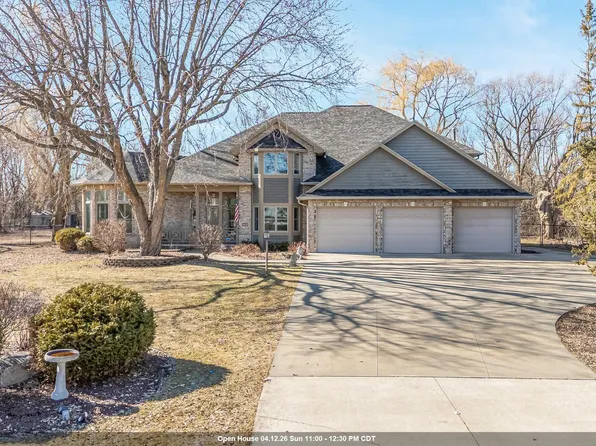 1051 S Oakwood Rd, Oshkosh, WI 54904