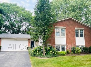 489 Ridgewood Ln, Buffalo Grove, IL 60089