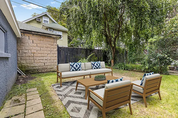 Sold by Compass | media 22