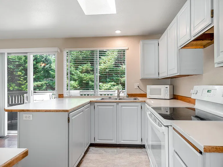 623 Harvest Rd — Photo 16