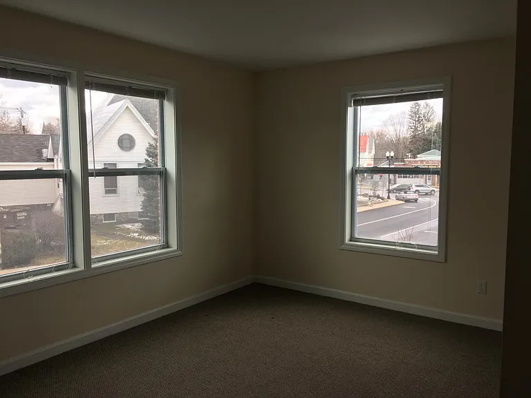 12 Main St #5 — Photo 9