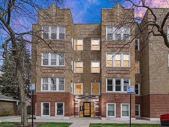 3rd image of 3706 W Ainslie St #3