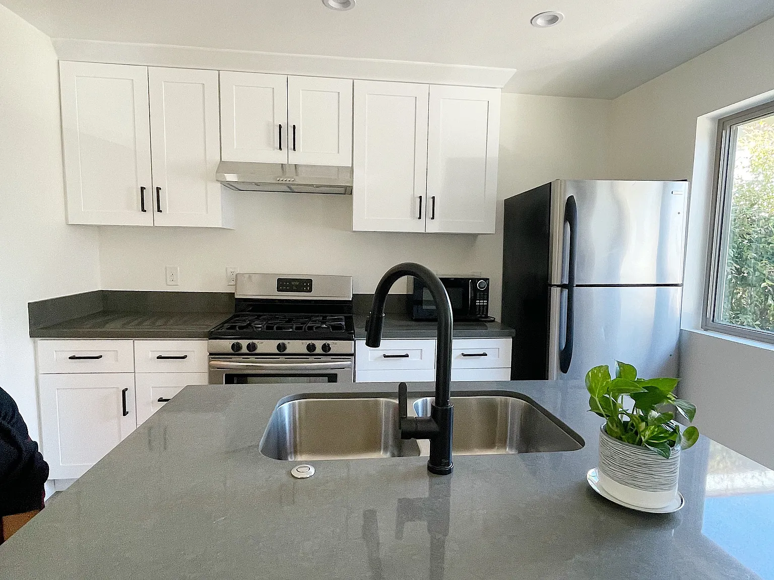 1 bed, 1.0 bath, $2,295 — Photo 4
