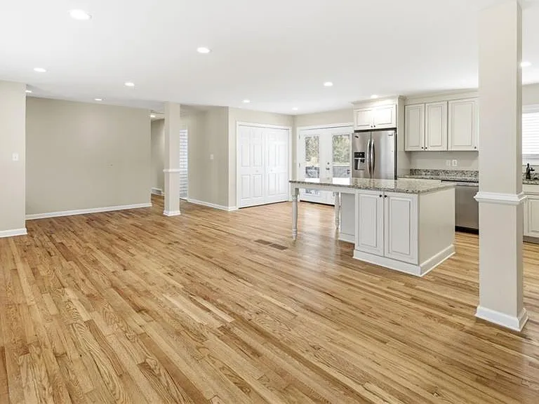 2176 Riverside Dr — Photo 4