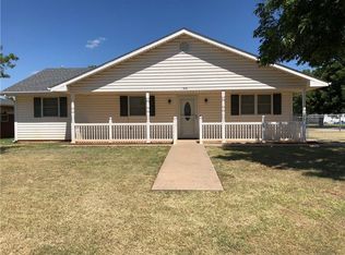 318 N 5th St, Okarche, OK 73762