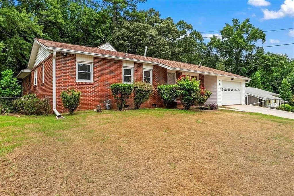 3 bed, 2.0 bath, 1668 sqft, $2,200 — Photo 2