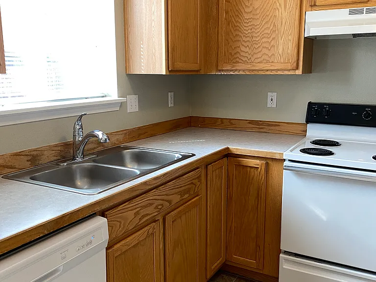 2125 NW Deschutes Pl #A — Photo 6