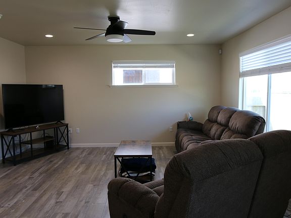 4th image of 1337 Washington Ct