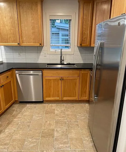 16874 Allen Rd — Photo 2