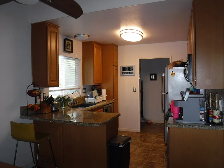 1612 Bridgeview Dr — Photo 3