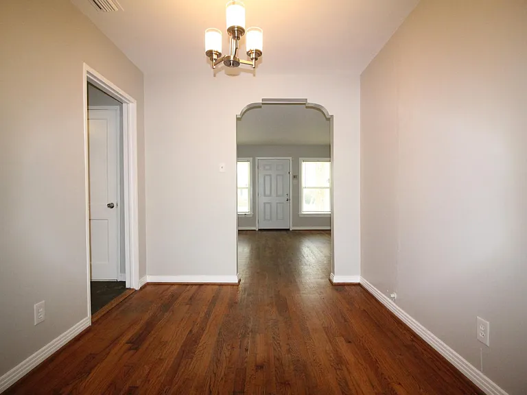 10415 Losa Dr — Photo 3