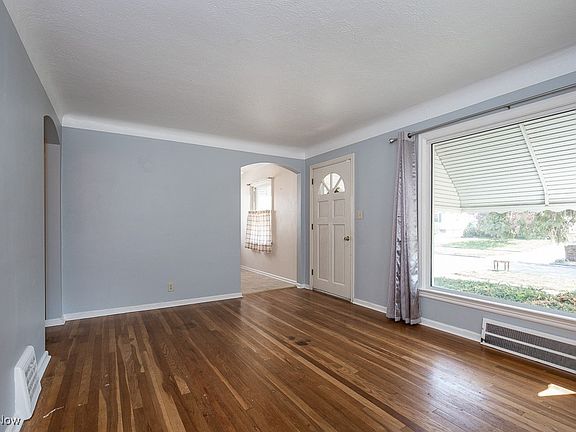 2nd image of 4706 Russell Ave