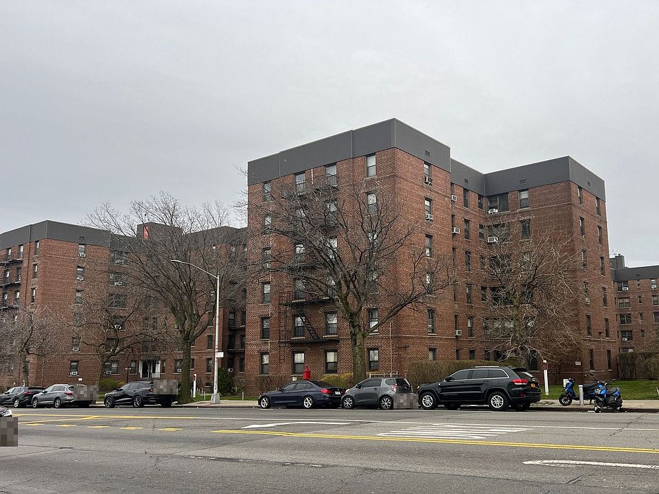2nd image of 11250 Northern Blvd APT 2E