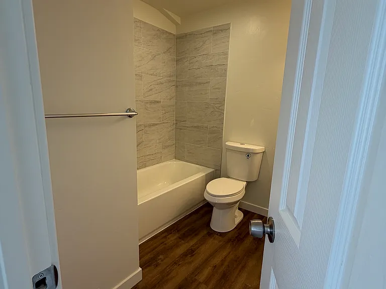 491 E 16th St #7 — Photo 4