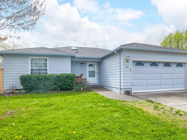 701 Dane Dr, Medford, OR 97501