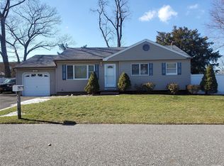 216 Park Ave, Hauppauge, NY 11788