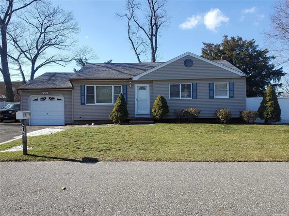 216 Park Avenue, Hauppauge, NY 11788