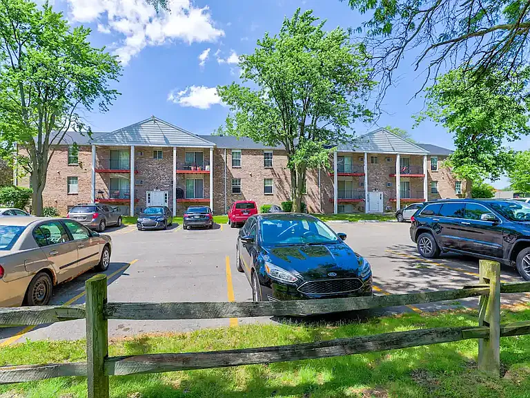 Oak Hill Apartments- Hill Ave. — Photo 3