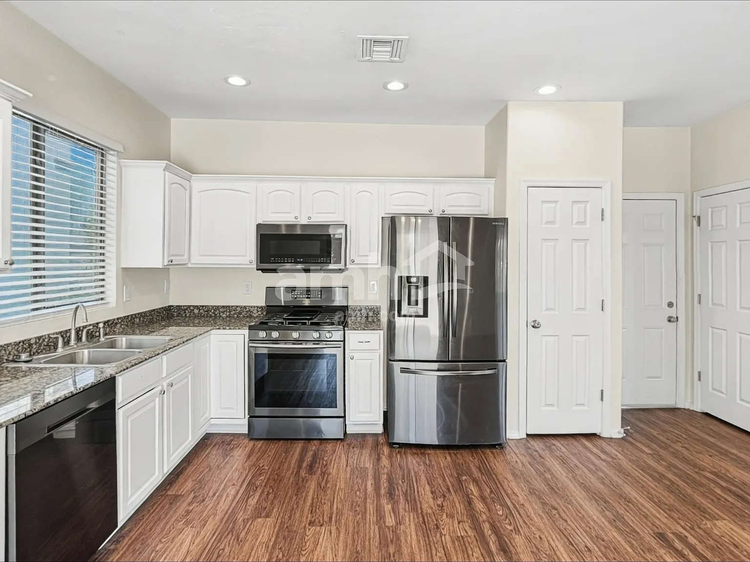 3 bed, 2.5 bath, 1646 sqft, $1,905 — Photo 3