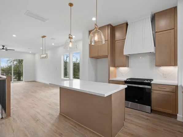 826 Curtin St #F, Houston, TX 77018