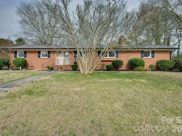 110 Scottsmoor Dr, Charlotte, NC 28214