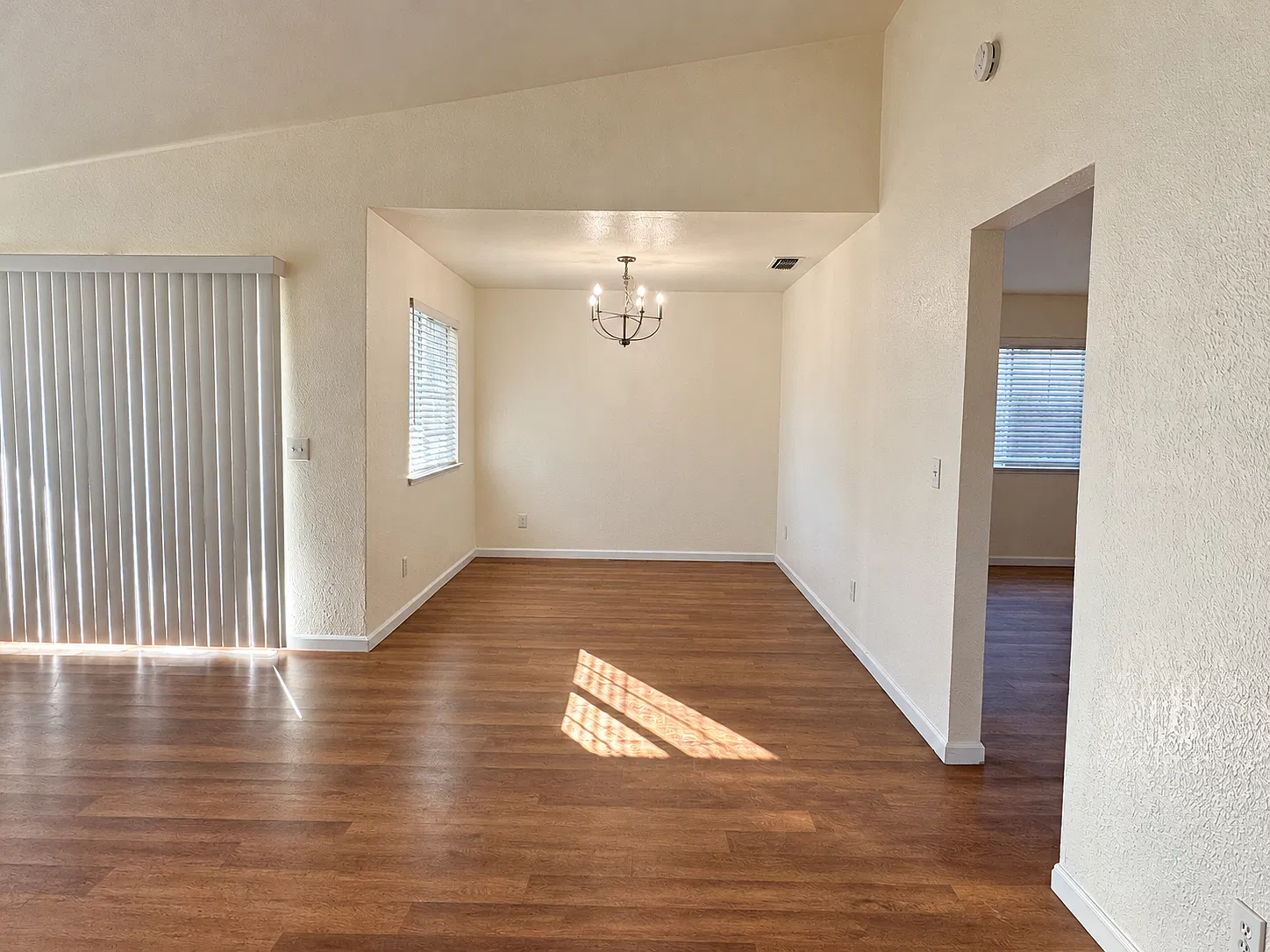 Dunham Street (304) - 1 — Photo 3