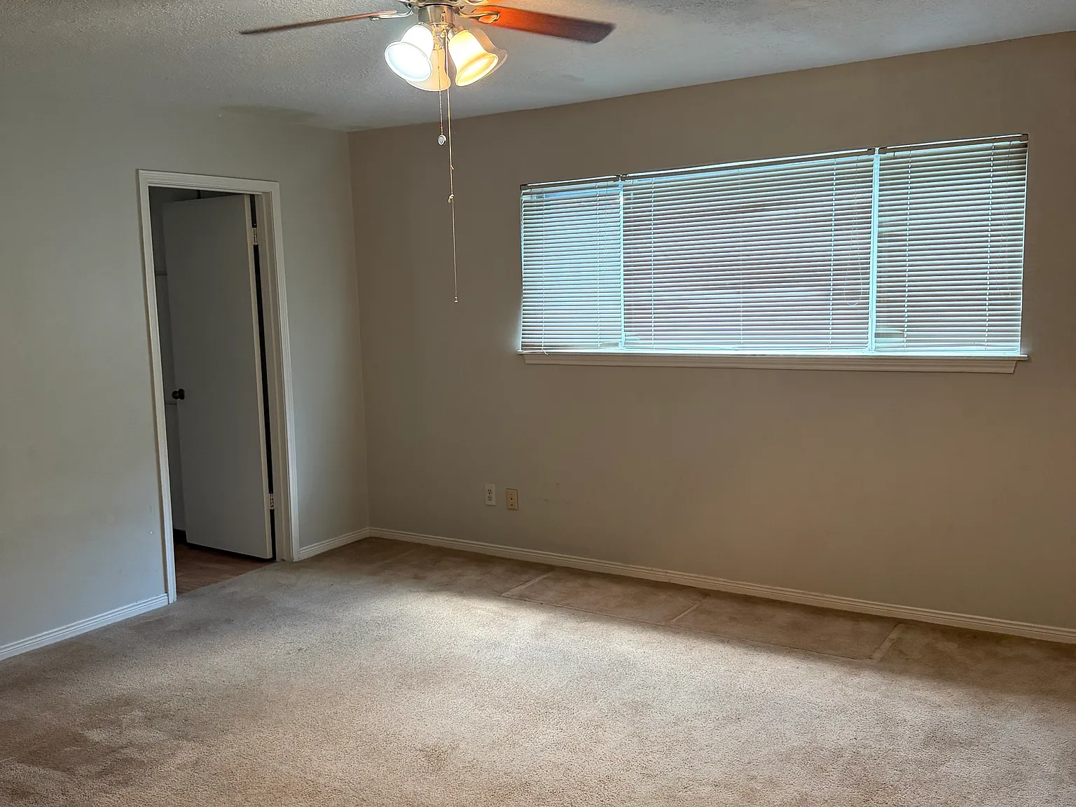 4 bed, 2.5 bath, 1950 sqft, $1,900 — Photo 4