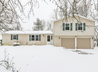 11 Revere Dr, Rochester, NY 14624