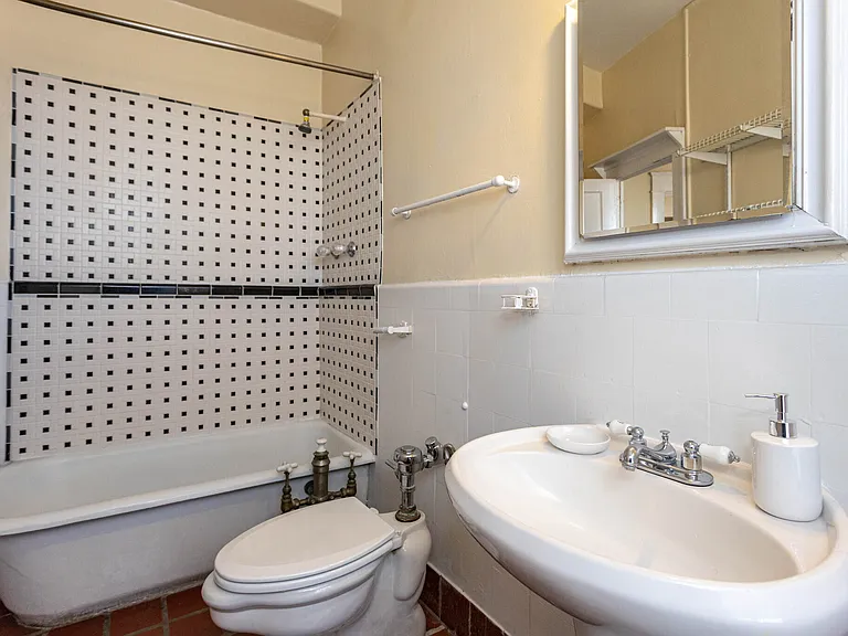 Dulion Apartments — Photo 12
