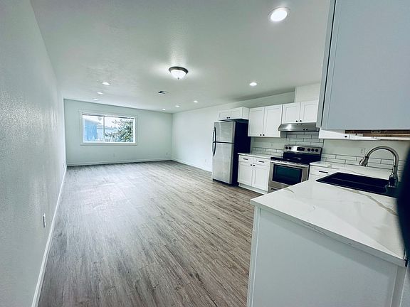 4th image of 2603 SW Pickford St Unit 102