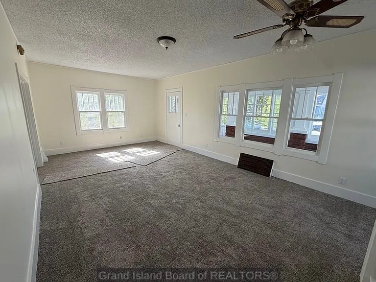 1615 W 7th St — Photo 26