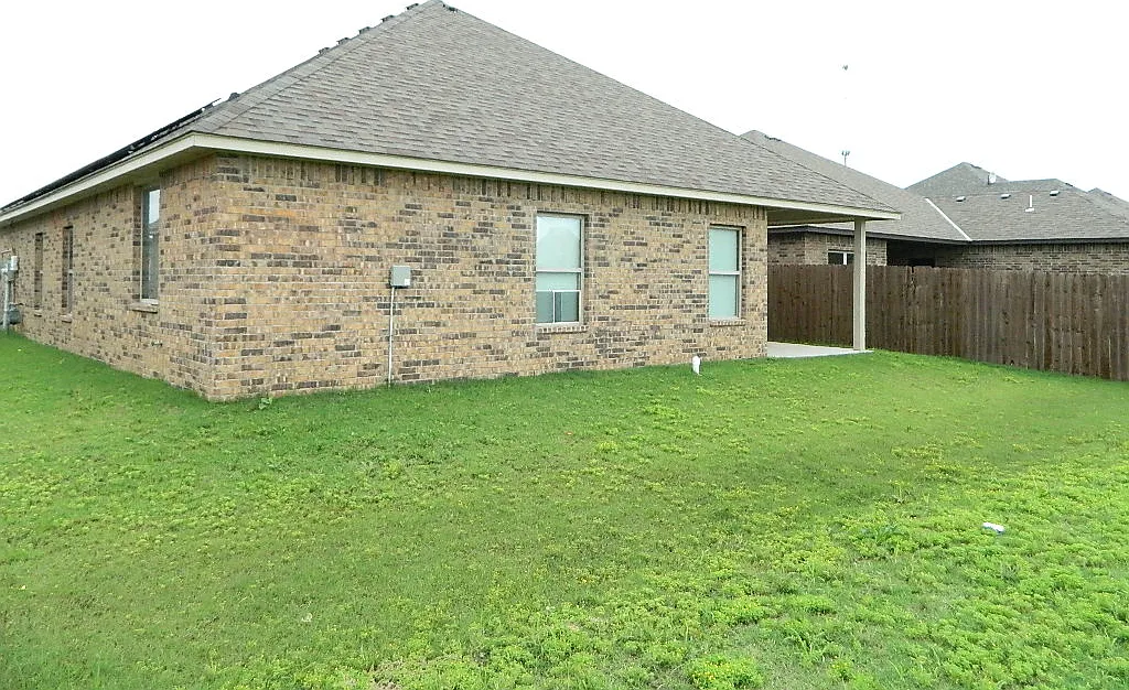 3 bed, 1700 sqft, $2,000 — Photo 2
