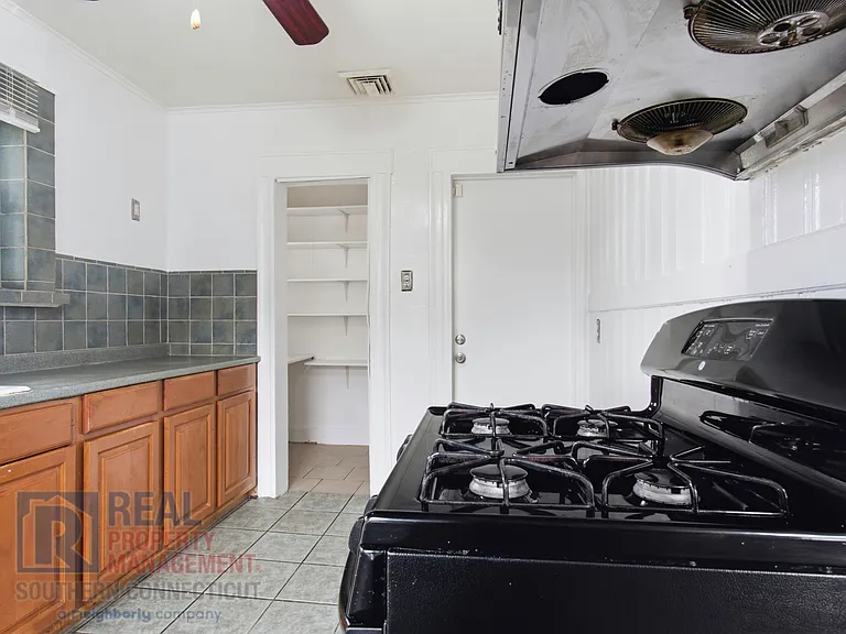 92 Aldine Ave #2 — Photo 15