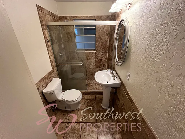 726 N Barton St — Photo 7