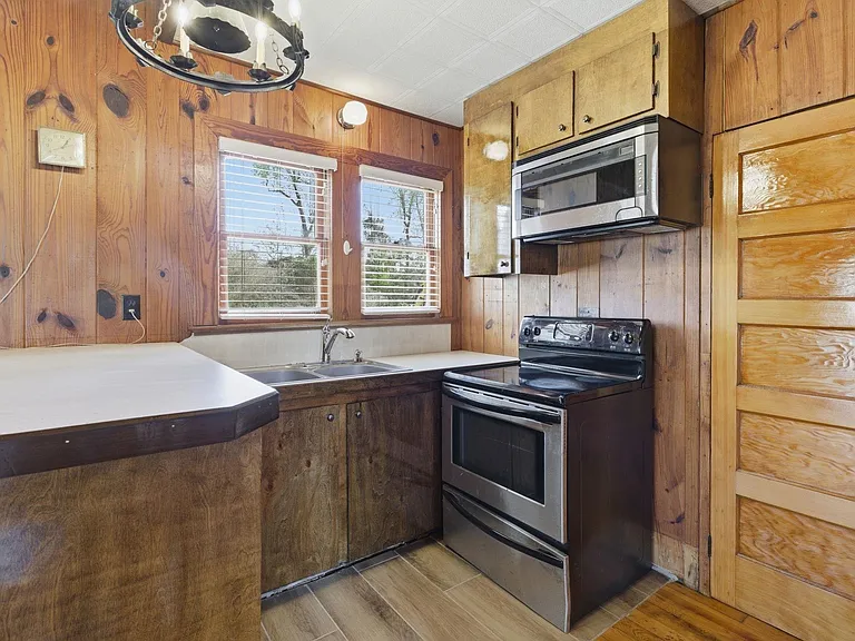 1046 Hollis Rd — Photo 46