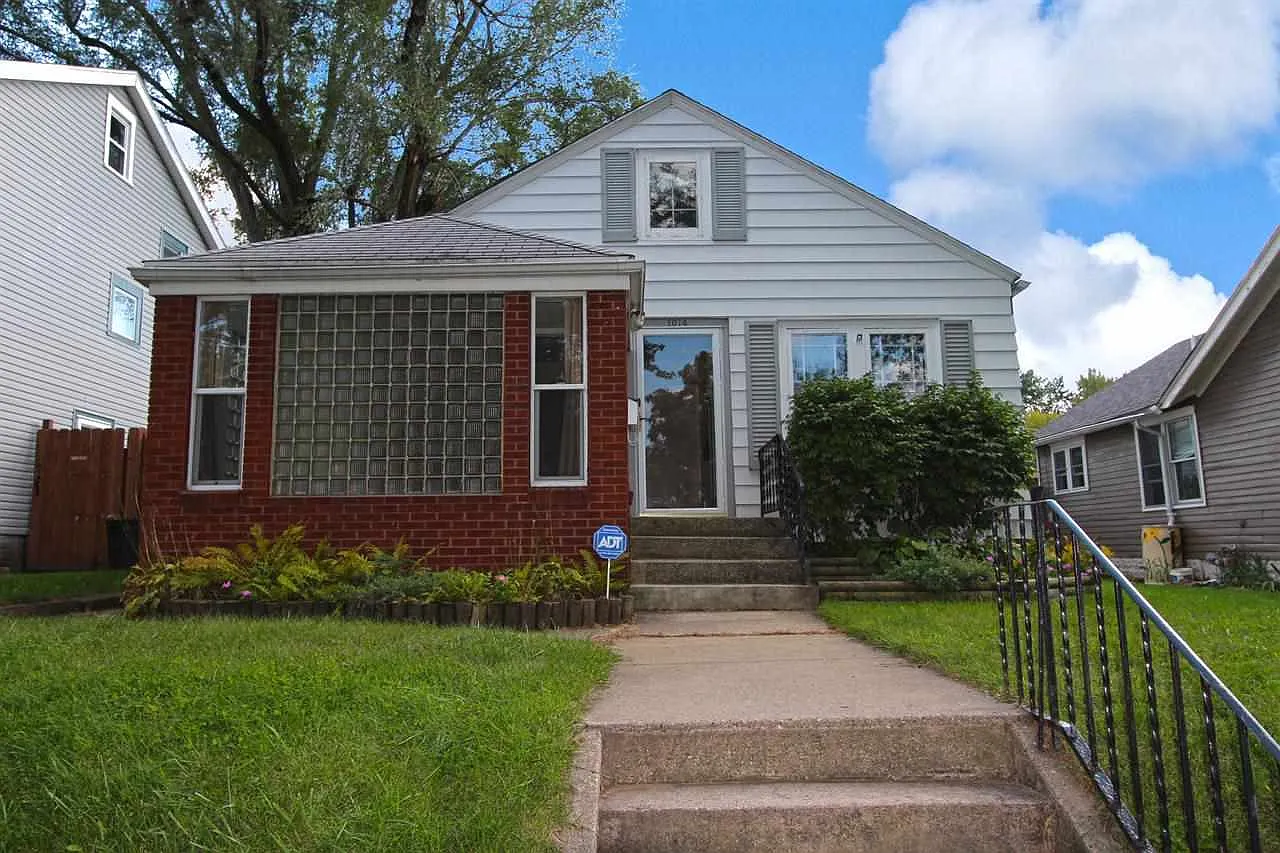 1014 E Victoria St photo 1
