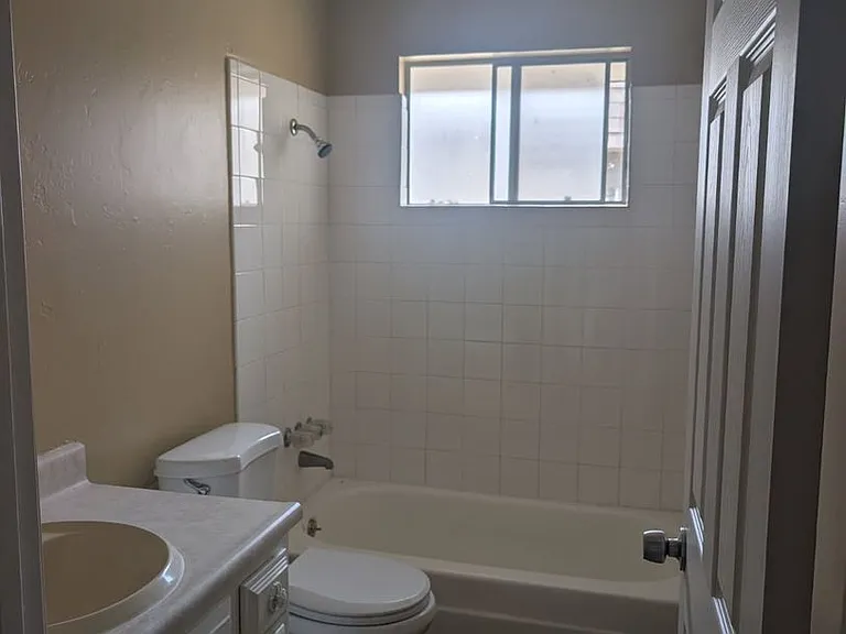 946 S Barrett Rd — Photo 7