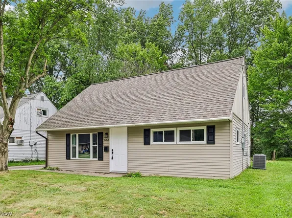 1562 Denison Dr NW, Warren, OH 44485