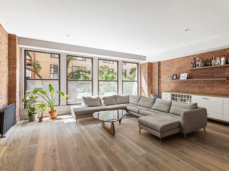 9 Jones St #2 — Photo 1